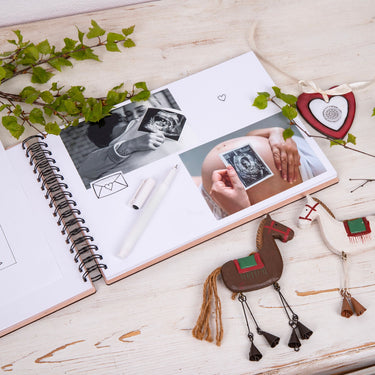 Dřevěné fotoalbum, dekor Rebeka