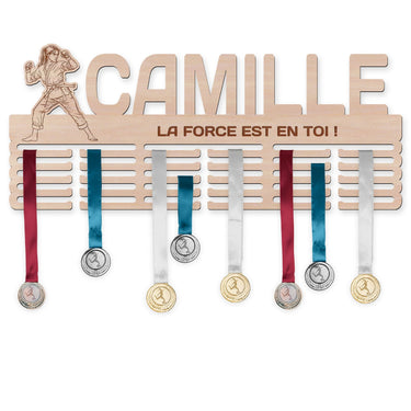Věšák na medaile - Karate, žena