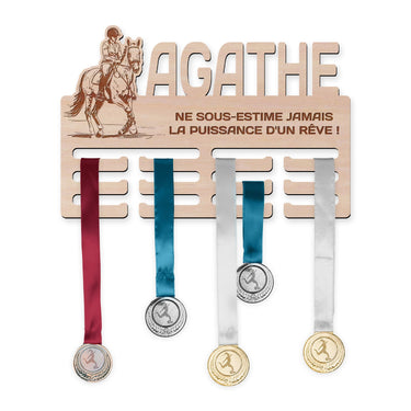 Věšák na medaile - Jezdectví, žena