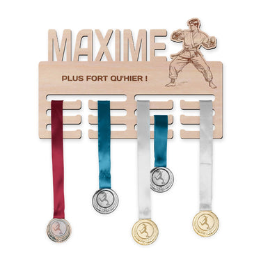 Věšák na medaile - Karate, muž