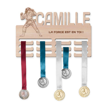 Věšák na medaile - Karate, žena
