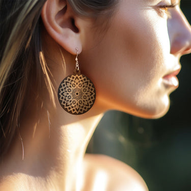 Dřevěné náušnice HOORAY Black Mandala